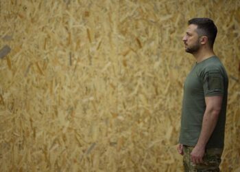 The Guardian: Военные и спецслужбы готовились к войне за спиной Зеленского – и рисковали трибуналом