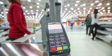 ПриватБанк отменил комиссию за снятие денег в блэкаут: какой лимит установили