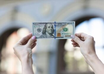 Коснется каждого при обмене 100 долларов: украинцев предупредили о неизбежных проблемах