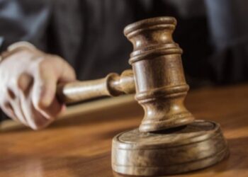 Коммунальщики начали массово судиться с должниками: юристы назвали главные риски