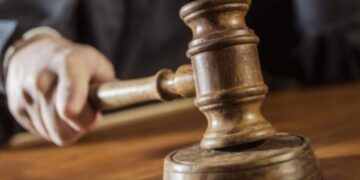 Коммунальщики начали массово судиться с должниками: юристы назвали главные риски