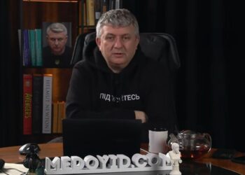 Кризис управления и давление союзников: Романенко озвучил прогноз о роли США в финале войны