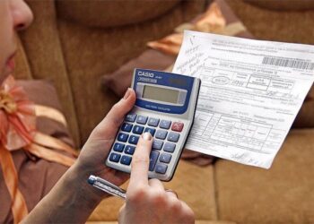 Рисуют космические суммы в квитанциях: украинцев заставляют дважды платить за тепло