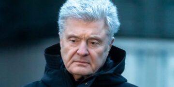 Порошенко в годовщину вторжения: Этот день стал днем памяти, которая обязывает