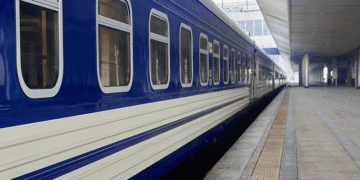 Росія активізувала удари по залізниці: в Укрзалізниця пояснили, як діяти пасажирам під час атак