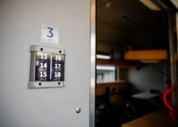 Затримки до години та автобуси замість поїздів – УЗ змінила рух 1 березня