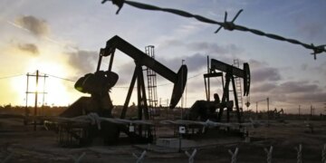 Скасування санкцій США на нафту рф зміцнить вразливу російську військову економіку – ISW