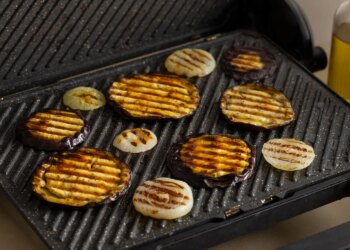 Чи варто купувати аерогриль – плюси, мінуси та нюанси вибору