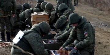 росія змушує мігрантів іти на війну через тиск і загрозу депортації – СЗРУ