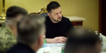 "Є конкретні речі, Україна готова до співпраці": Зеленський зустрівся з відправленими на Близький Схід експертами і розкрив деталі їх роботи
