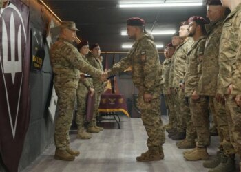 "Сила нашого війська – це люди": Сирський нагородив бійців штурмових підрозділів у Південній операційній зоні