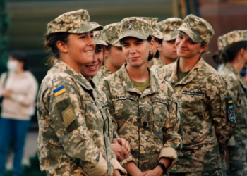 Женщин массово ставят на воинский учёт без согласия: адвокат назвал это тенденцией