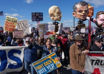 У США мільйони людей взяли участь у протестах проти політики Трампа