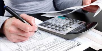 Государство добралось до “глубинного народа”: украинцы массово уходят в “тень”