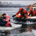 У Києві ДСНС врятувала жінку та дитину з крижини за 200 метрів від берега