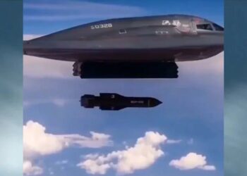 США скинули бомби вагою 2,3 тонни на об’єкти в Ормузькій протоці