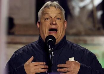 Прем’єр Угорщини вступив у перепалку з натовпом на мітингу