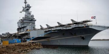 Російський безпілотник кружляв біля французького авіаносця