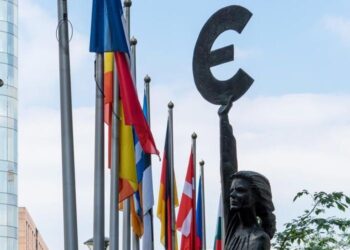 Bloomberg: найближчі чотири тижні визначать ризик нового економічного удару для ЄС