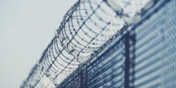 Бюрократический коллапс: почему из 10 заключенных до фронта доезжает только один