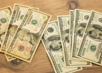 Курс валют в обменниках: как повлияют цены на нефть на доллар и евро в марте