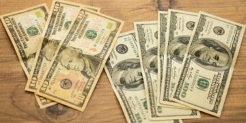 Курс валют в обменниках: как повлияют цены на нефть на доллар и евро в марте