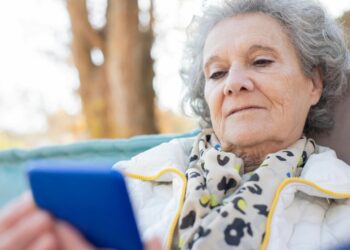 Бумажные пенсионные удостоверения заменят электронными билетами для бесплатного проезда