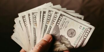 Нацбанк бросил все на спасения гривны: сколько резервов испарилось