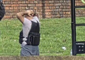 У Британії поліція прийняла чоловіка у спортивному жилеті за терориста