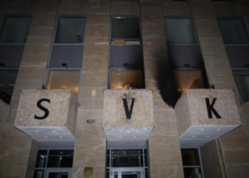 У Прага затримали чоловіка, який зізнався у нападі на «Російський дім»