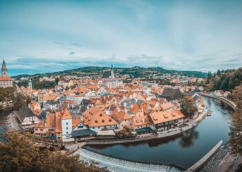 Геополитика туризма: как мировые памятники превращаются в шумные зоны потребления