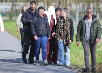 У Німеччині поліція цілодобово охороняє 14-річну ісламістку