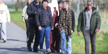 У Німеччині поліція цілодобово охороняє 14-річну ісламістку