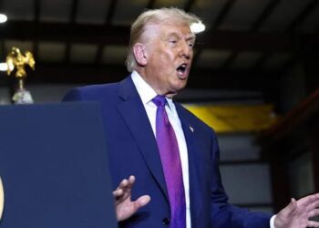 Трамп заявив про «практично необмежені» запаси зброї США та розкритикував допомогу Україні