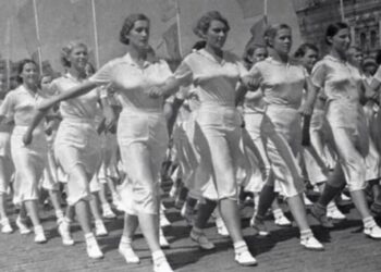 С лозунгом “Долой стыд”: как нудистские марши и богемные клубы шокировали киевлян сто лет назад