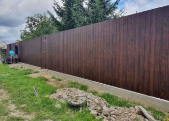 Украинцам запретили строить высокие заборы: новые правила для участков