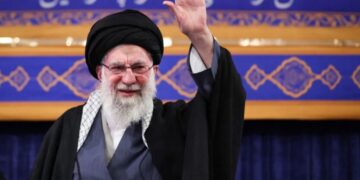 У Хаменеи было два бункера, но он выбрал кабинет: просчет, который стоил ему жизни