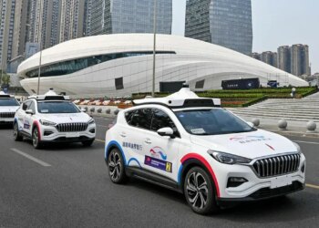 У китайському Ухані понад 100 роботаксі Baidu заблокували рух через системний збій