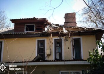 Центр Чорноморська зазнав дронової атаки рф – показали наслідки