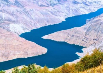 На глибині під Землею виявлено гігантський резервуар води, який утричі більший за всі океани