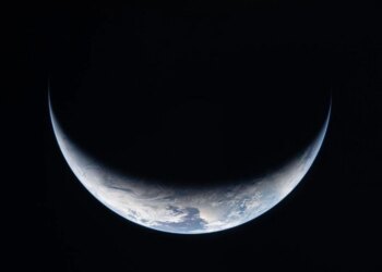 Artemis II уже подолала половину шляху та має приводнитися на Землі – як це буде