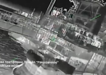 Удар за 1000 км від лінії фронту – у ССО показали унікальні кадри ураження бурових платформ рф