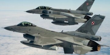 Польща підняла винищувачі через російські ракетні удари по Україні