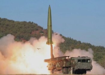 росія атакує Київ та інші міста балістичними ракетами