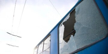 Дніпро вранці зазнало російського удару, є поранений