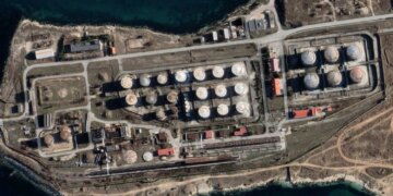 Після нічних атак горять нафтобази у краснодарському краї та біля Севастополя