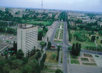 У Миколаєві через атаку дронів частково зникло світло, пошкоджені будинки