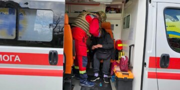 У Херсоні двоє людей постраждали та потрапили до лікарні через нічні удари російських дронів