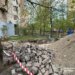 Дівчина впала в неогороджену яму з водою під час робіт комунальників у Києві і травмувалася – відкрито провадження