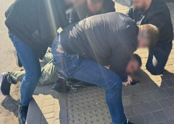 У Києві поліція затримала "генерала", який вимагав $15 тис. у військовослужбовця за зняття з обліку
